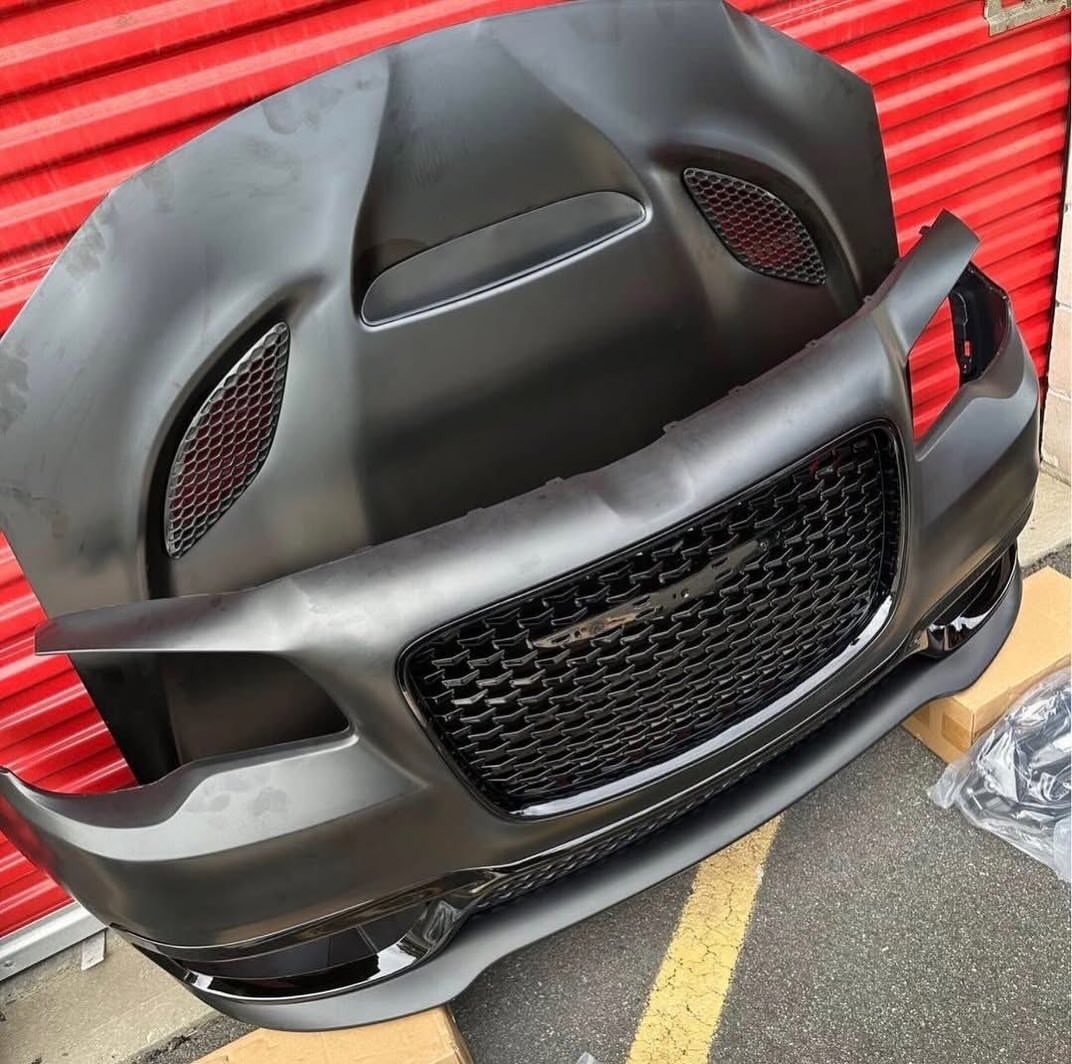 Chrysler 300 SRT Hood & Bumper Brand new \nFits all models\/trims from 2011-2023. Come complete, fog lights included. - Image 2