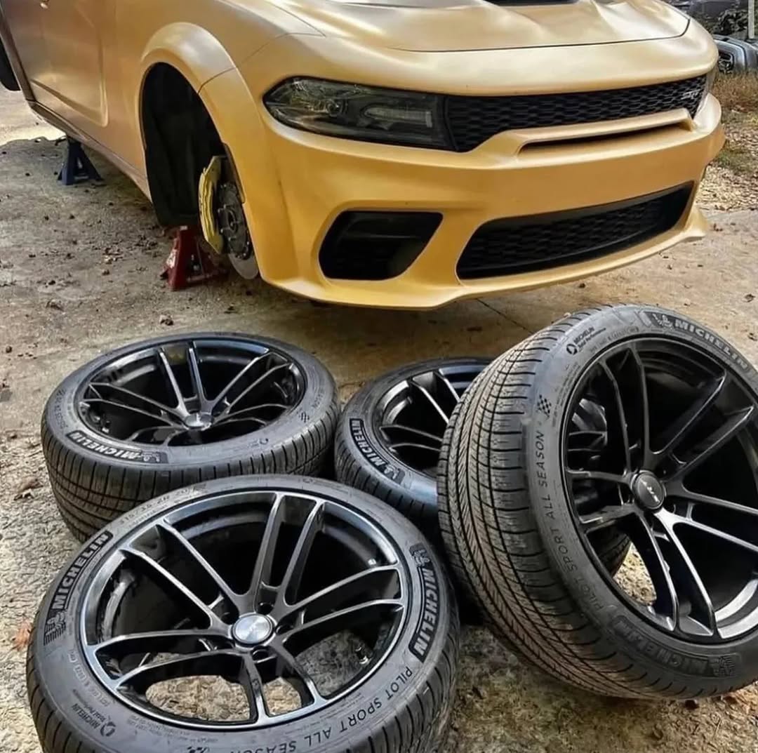 Hellcat widebody rims & tires available 20×11