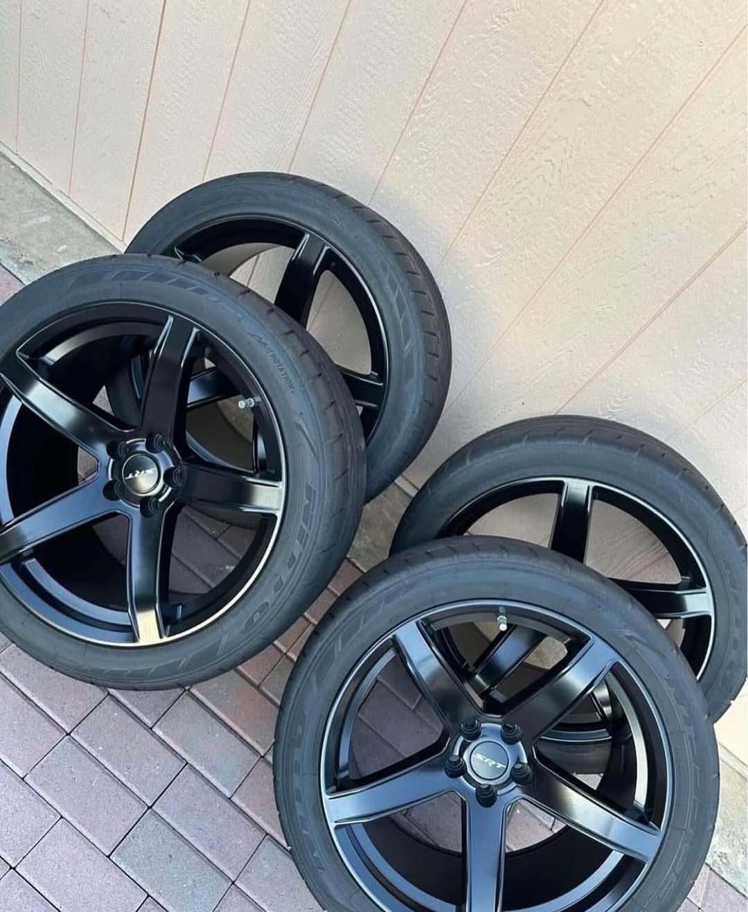 Challenger SRT Hellcat staggered wheels. Fronts are 275s and rears are 305s.